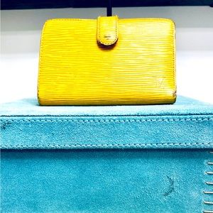 Estate Louis Vuitton Yellow EPI Leather Kisslock Bifold Wallet